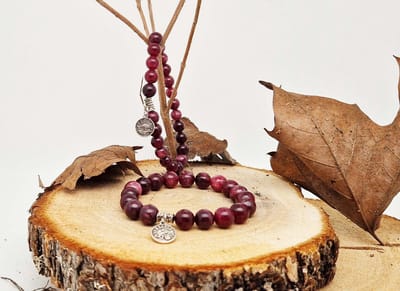 Handgemaakte natuursteen Geluksarmband met hanger "Astrologische Symbolen " Lepidolite" -8 mm diameter van de korrel- Diameter armband 20 cm - Kies je favoriete Astrologische Symbolen - Een mooi cadeau voor familie en vrienden