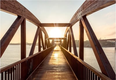 Fotobehangkoning - Behang - Vliesbehang - Fotobehang - Bridge of the Sun - 300 x 210 cm