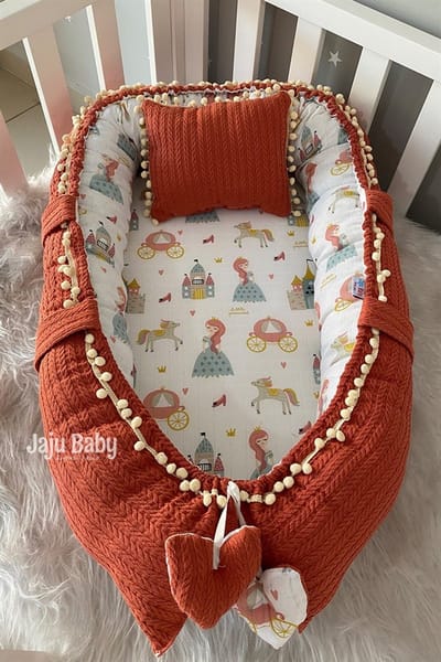 Jaju Baby - Hoofdkussen- Donker Oranje en Prinses Patroon - 70 x 40 cm
