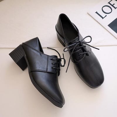Nouvelles chaussures simples décontractées de style britannique pour femmes, chaussures à talons mi-épais à lacets, solides, petites chaussures de travail rétro de style collégial 36 noir