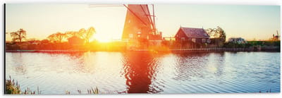 WallClassics - Dibond - Zonlicht langs Hollandse Molen aan het Water - 60x20 cm Foto op Aluminium (Wanddecoratie van metaal)