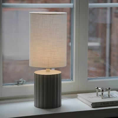 Markslöjd Can tafellamp, wit/grijs, hoogte 57 cm, keramiek, textiel