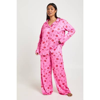 boohoo Dames Plus Valentijnsdag Kersen En Kusjes Print Lange Mouw Shirt & Broek Pyjama Set | Dark Pink | Maat: 16
