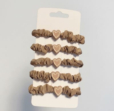 Bruine haar elastiekjes met hart detail – set van 5 – elastische scrunchies voor dames – haar accessoire met hartje – bruin