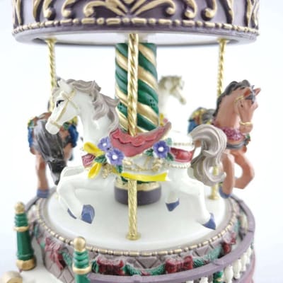 Mini Draaiende Carousel Speelgoed, Creatieve Kunsthars Handgemaakte Ornamenten voor Kinderen en Cadeaus voor Kerstmis en Feestdagen