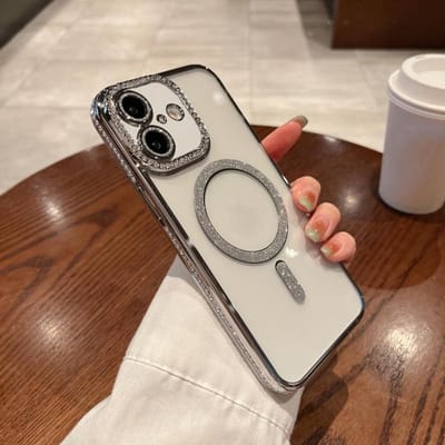 Hoesje met Diamantjes en Glitter Geschikt voor: Apple iPhone 17 - MagSafe Glitter Hoesje - Zilver met Diamanten steentjes - Glamour Hoesje