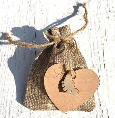 10 Jute giftbags met pepermuntjes, kaart en gelukspoppetje baby voetje - give-away - traktatie - bedankje - jute - babyshower