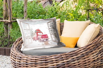 Buitenkussens - Auto - Rood - Cadeaus - Winter - Kerst - Doorkijk - Wit - 60x40 cm - Weerbestendig