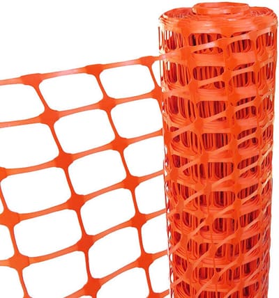 Afzetgaas inclusief palen - 50 meter lang - 10 pennen van 130cm - Oranje kunststof 1 meter hoog | Treksterkte: 2.5 kN/m | Afzet gaas - Bouwgaas - Skipiste gaas - Afzetten gebieden - Kunststof gaas | de Veiligheids-winkel