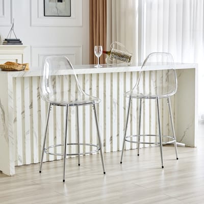 Set van 2 transparante barkrukken met een zwevend design – ideaal voor open keukens in Europese stijl. De zilverkleurige metalen poten vormen een perfecte aanvulling op het moderne, luxueuze minimalisme. Hoogte: 102 cm.