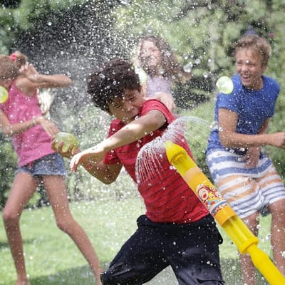 Waterblazer Speelgoed - Watersproeier - Buiten Spelen - Uniek Explosief Patroon - Telescopisch 100cm - Geel