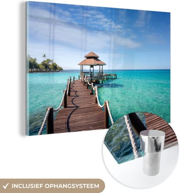 MuchoWow® Glasschilderij 120x80 cm - Schilderij acrylglas - Zee - Pier - Bar - Foto op glas - Muurdecoratie woonkamer - Wanddecoratie slaapkamer - Schilderijen