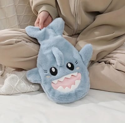 Warmwaterkruik - 1L inhoud - Warmwaterkruik met hoes - Pluche warmwaterkruik - Schattig haaienontwerp - Houdt het water tot 6 uur warm - Een geweldig cadeau voor familie en vrienden - Blauw
