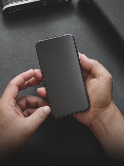 BodyGuardz Apex Screenprotector iPhone 15/15 Pro & iPhone 16 – Eenvoudige Installatie met Anti-Stofhechting – Superieure Optische Helderheid – Ongeëvenaarde Sterkte met CrystalCore-Technologie - Transparant
