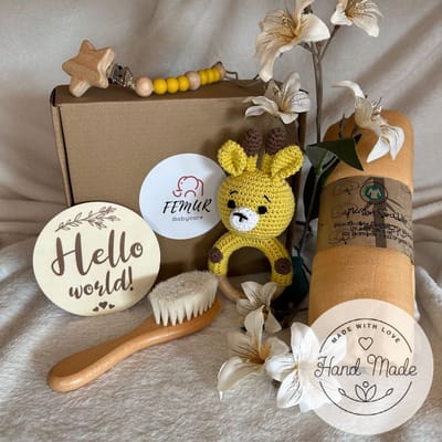 Baby Geboorte Set – Baby Speelgoed – New Born Set – Geschenk Set - Kraamcadeau – Babyshower – Gender Reveal Party - Bijtring – Handgemaakt – Natuurlijke Materialen – Speenkoord - Giraffe
