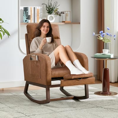 Schommelstoel met verstelbare voetsteun, PU‑bekleding, massief houten poten, hoge rugleuning en 2 zijzakken – Perfect voor babykamer, woonkamer en slaapkamer, 2 stuks – Bruin