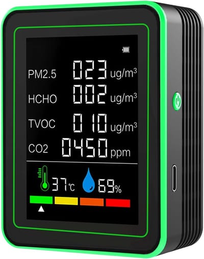 Zwarte 6-in-1 binnenluchtkwaliteitsmeter en CO2-monitor, uitgerust met helder LCD-display en precieze CO2-sensor, meet fijnstof PM2,5, formaldehyde HCHO, TVOC, temperatuur en luchtvochtigheid, geschikt voor thuis, kantoor en gebruik in de auto
