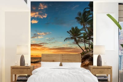 Behang - Fotobehang Strand - Zonsondergang - Zee - Palmboom - Breedte 175 cm x hoogte 240 cm