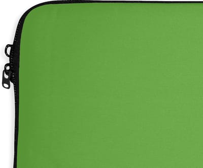 Laptophoes 14 inch - Groen - Kleuren - Natuur - Laptop sleeve - Binnenmaat 33x23 cm - Zwarte achterkant - Back to school spullen - Schoolspullen jongens en meisjes middelbare school - Macbook air hoes - Chromebook sleeve