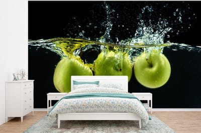 Behang - Fotobehang Appels - Fruit - Water - Zwart - Groen - Breedte 320 cm x hoogte 240 cm