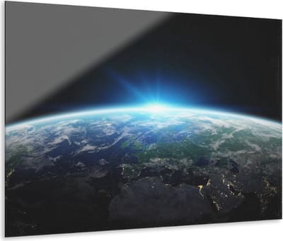 Indoorart - Glasschilderij aarde vanuit de ruimte 60x40 CM - Afbeelding op plexiglas - Inclusief montagemateriaal