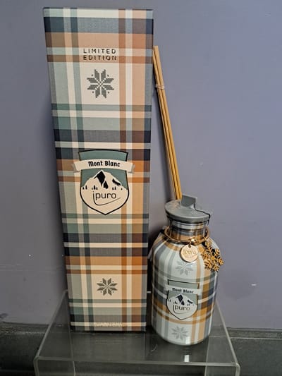 geurstokjes i puro mont blanc - 240 ml - bergamot - lavendel - mirre - jasmijn - abrikoos - tonkaboon - musk - amber - lim edition