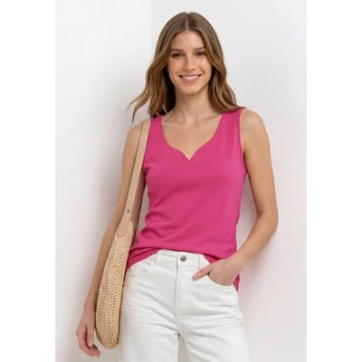 Basic top met hartvormige halslijn