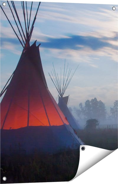 Gards Tuinposter Indianen Tipi in de Nacht tijdens de Mist - 60x80 cm - Tuindoek - Tuindecoratie - Wanddecoratie buiten - Tuinschilderij