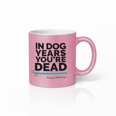 Grappige “In Dog Years You’re Dead” Verjaardag Mok – Roze Glitter 330ml – Humoristisch Cadeau voor Vrienden & Familie
