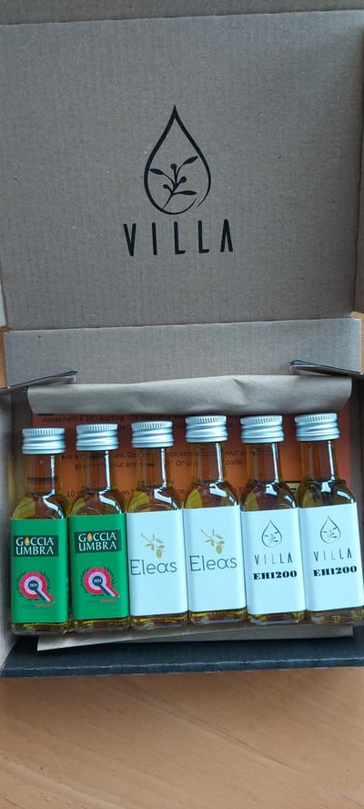 Olijfolie Proeverij - Proef 3 heerlijke olijfolies - origineel kado - leuke activiteit - inhoud: 2x20ml Goccia Umbra (Italiaans), 2x20ml Eleas (Grieks, bio) en 2x20ml EH1200 (Grieks en uniek)