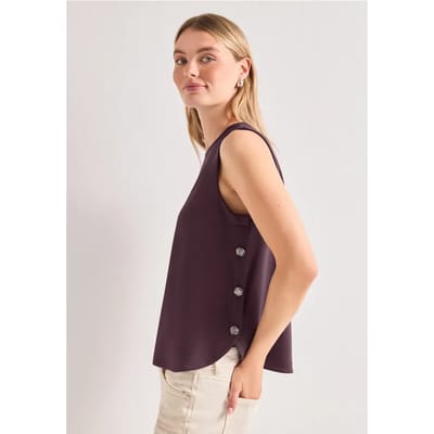Top met knoopdetails opzij