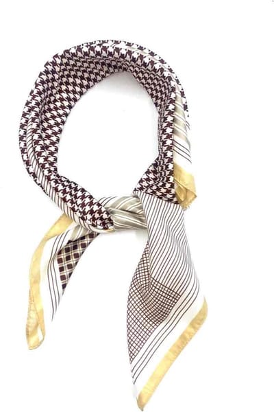 Dames neksjaal Nicola fantasiemotief donkerbruin beige wit bruin taupe 70x70 vierkant model