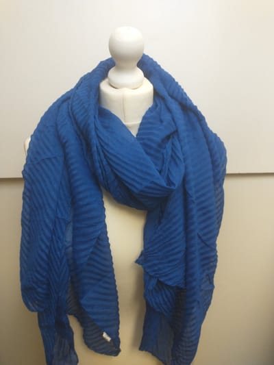 Lange dames sjaal Margaret effen motief geplooid mousseline effect koningsblauw