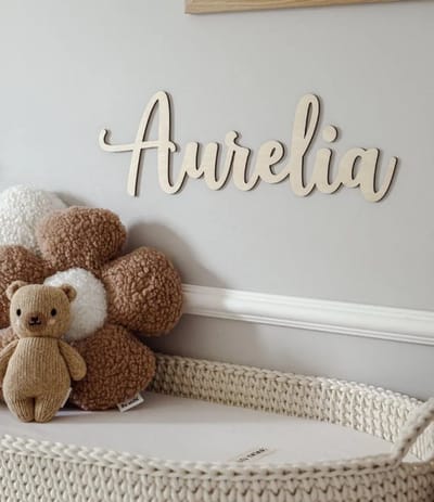Gepersonaliseerde houten naam – muurdecoratie kinderkamer – baby meisje cadeau – kraamcadeau – houten naam bord – nursery decor – babykamer accessoire – uniek gepersonaliseerd cadeau