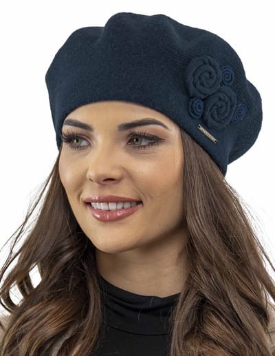 Vivisence Dames Winter Baret - 80 Procent Wol Met Polyamide Mix Zacht Breisel Met Voorzijde Applicatie En Comfortabele Aansluitende Pasvorm - Houdt Warm En Geeft Elegante Stijl Aan Dagelijkse Outfits - Donkerblauw