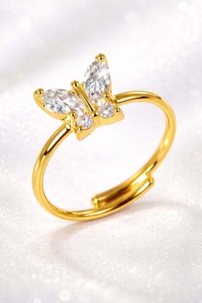 Lundholm Ring Dames Vlinder - Premium Stainless Steel Jewellery - Dames Ringen Zirkonia steentjes - Goud Kleurig - Verstelbaar One Size Ring - My Fina Serie - In Geschenkverpakking