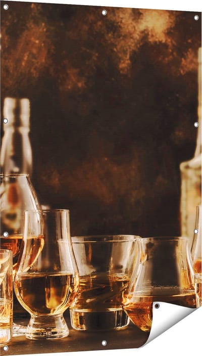 Gards Tuinposter Glazen met Sterke Drank - Flessen - 80x120 cm - Tuindoek - Tuindecoratie - Wanddecoratie buiten - Tuinschilderij