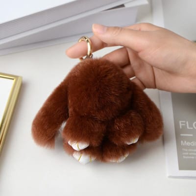 Porte-clés Pompon Lapin en Vrai Fourrure Moelleuse Mini 10CM pour Femmes Filles Mignon Lapin Peluche Porte-clés sur Sac Bijoux Fête de Mariage Jouet Cadeau Enfant brun foncé