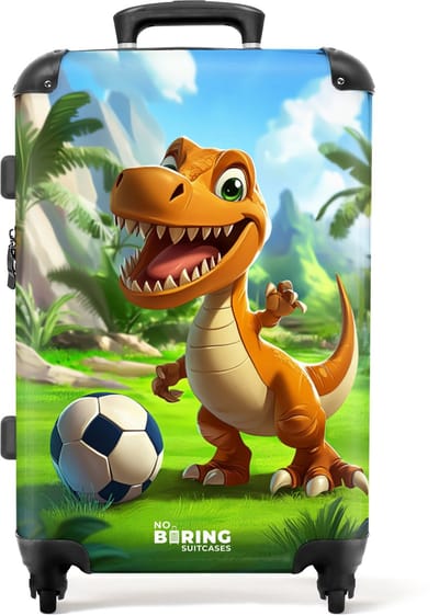 NoBoringSuitcases.com® - Kinderkoffer jongen - Kindertrolley jongens - Dino met een voetbal in groen landschap - Koffer kind groot - Rolkoffer lichtgewicht - Reiskoffer met 4 wielen - Grote trolley XL - 20 kg bagage