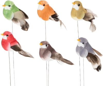 Decoratieve vogels, kunstmatige woondecoratie, lente, met kleurrijk ve