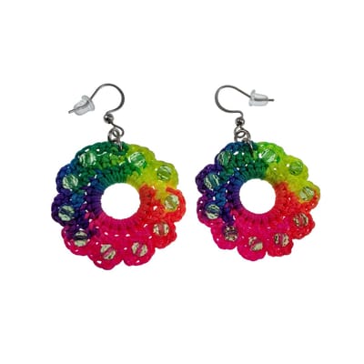 Regenboog Oorbellen met Kristallen en Crochet Details, Haakoorbellen Dames, Zilverkleur RVS Lengte 50mm - Handgemaakt esde2