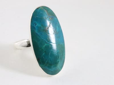 Langwerpige hoogglans zilveren ring met chrysocolla - maat 18