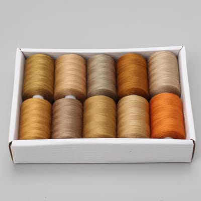 Set van 10 stuks Naaigaren – 1000 yards– Bruine versie – Polyester – Incl. Naaldinrijgers – Voor Handnaaien & Knutselen-DIY