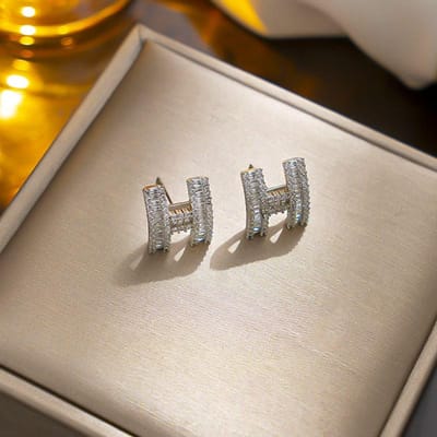 Koreaanse Zircon H Letter Oorbel Vrouwelijk Ontwerp High-Grade Gevoel Stud Oorbellen Voor Vrouwen Mode Licht Luxe Sieraden Cadeaus white