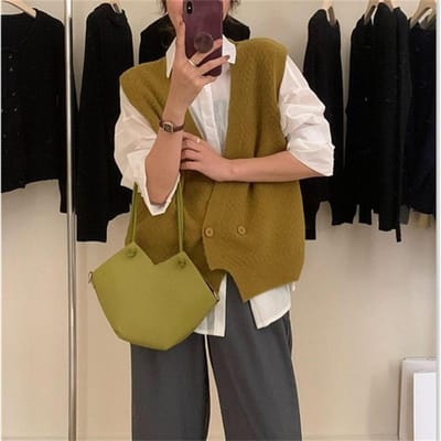 V-hals Vest Gebreid Damesvest Gecombineerd met Een Overhemd Gelaagd met Een Vintage Trui One size olijfgroene kleur