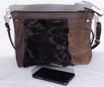 Toetie & Zo Handgemaakte Leren Tas Brownie, bruin, zwart, koeienvacht, koeienhuid, schoudertas, crossbodytas, handgemaakt, leer