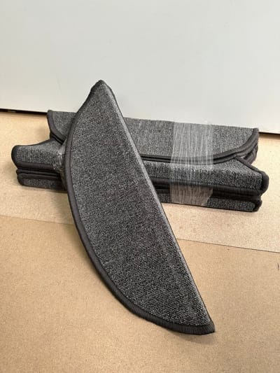 Halve Maantjes voor Trap - Donkergrijs Bouclé - 15 Stuks - 56x17cm - Trapmatten - Trapmatten set