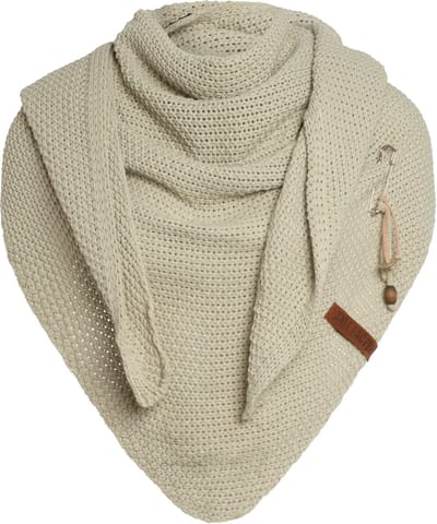 Knit Factory Coco Gebreide Omslagdoek - Driehoek Sjaal Dames - Dames sjaal - Wintersjaal - Stola - Wollen sjaal - Groene sjaal - Seda - 190x85 cm - Inclusief sierspeld