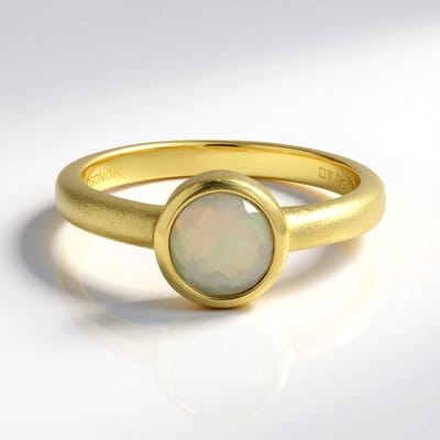 Cavill - Zilveren Ring met Welo-opaal 0,48 ct - 925 Sterling Zilver Goud Verguld - Ronde Blauwe Rode Groene Opaal - Moderne Elegante Edelsteenring