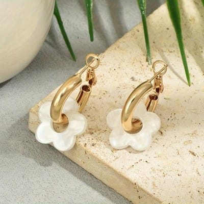 Trendy Metalen Clip-On Hoepeloorbellen Meerkleurig Acryl Bloempje Hanger Mode Sieraden Lente Zomer Oorbellen Voor Vrouwen beige